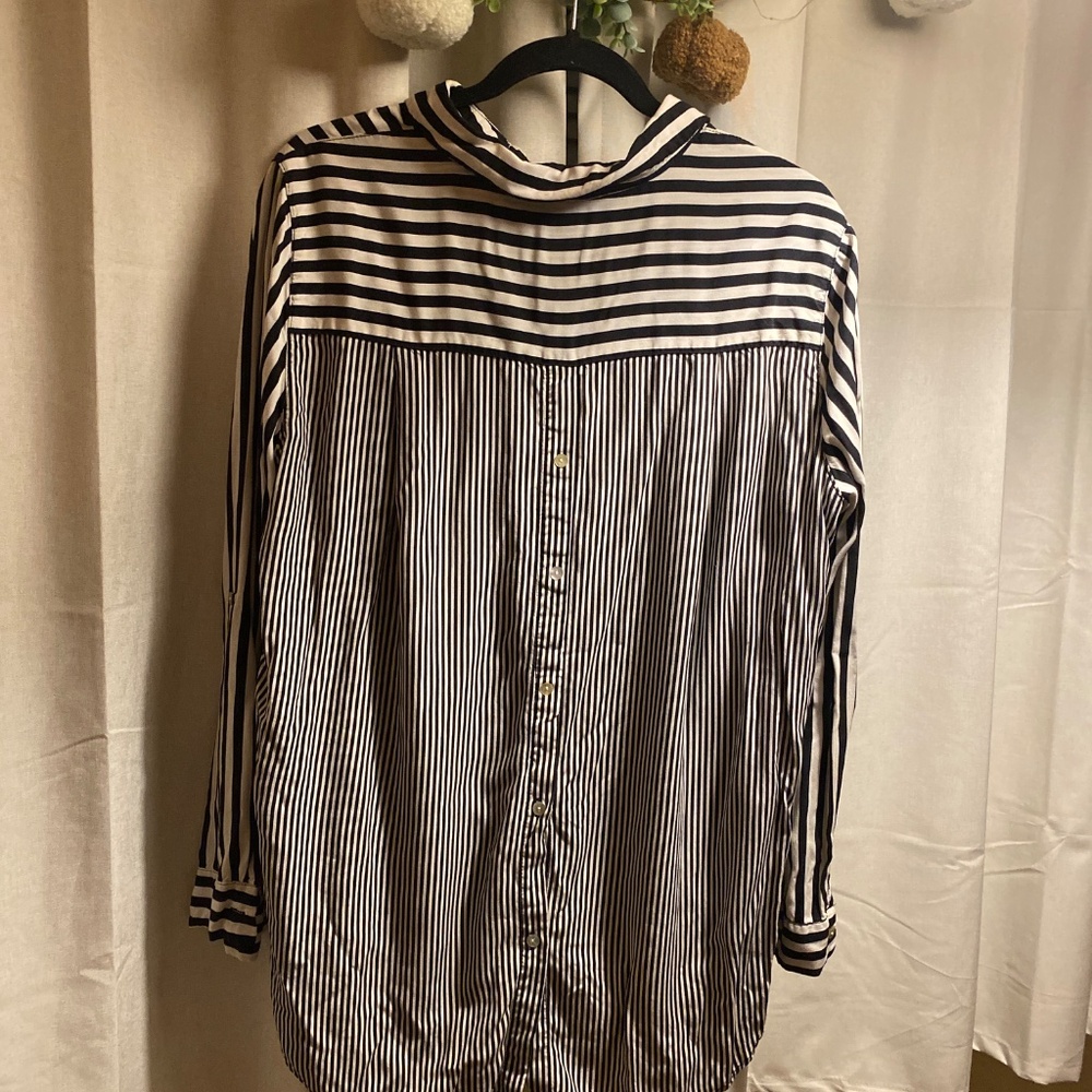 🖤Adorable Shirt 🤍 - Picture 2 of 4